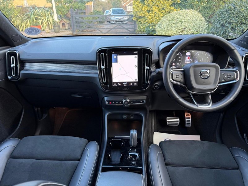 VOLVO XC40