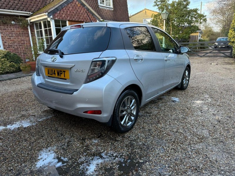 TOYOTA YARIS