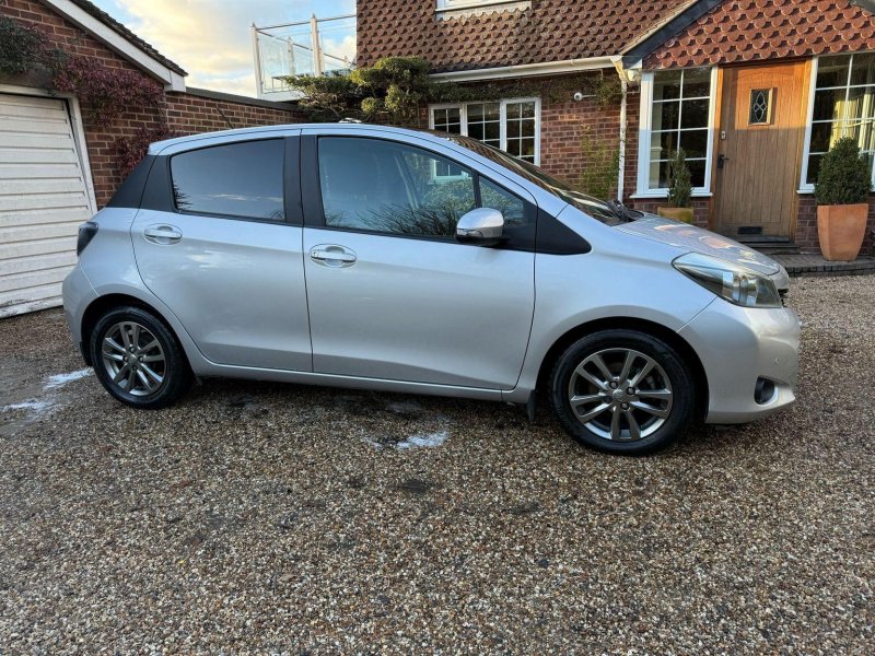 TOYOTA YARIS
