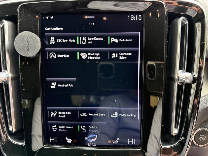 VOLVO XC40